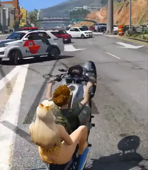 jogos de moto para levar sua mina na garupa e fugir da polícia no celular.